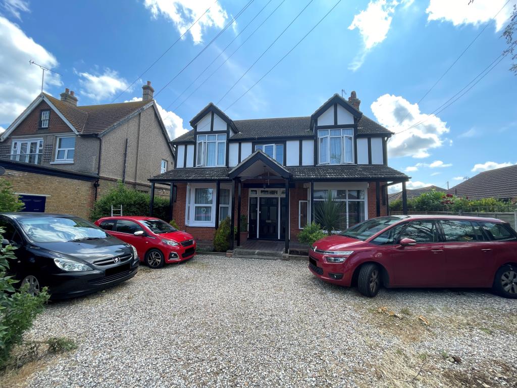 Lot: 129 - DETACHED BLOCK OF FOUR SELF-CONTAINED FLATS - Detached property with bay windows and parking